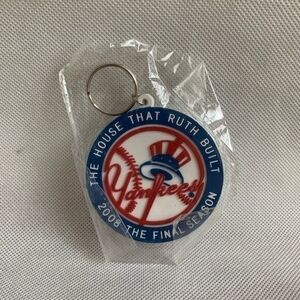 New York Yankees 2008 Final Season Keychain Stadium Memorabilia House Ruth Buil